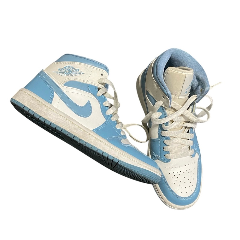 Air Jordan 1 Mid University Blue Sneakers